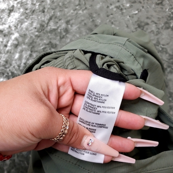 Blanc Noir Caravan Green Short-Sleeve Button-Up Romper Size: S - Picture 11 of 12